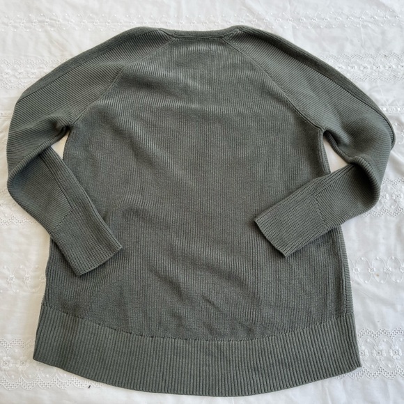 Athleta size S grey knitted v neck sweater in great condition - Picture 3 of 6